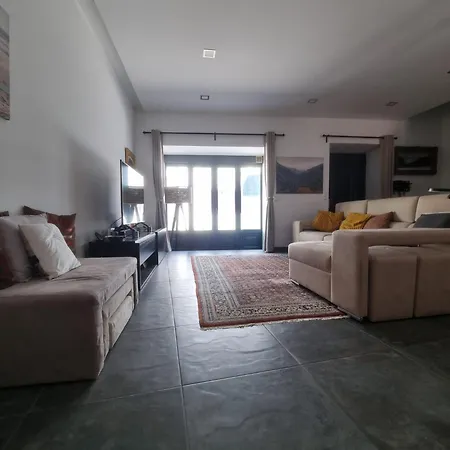 Vila Comfortable Rustic House With Spacious Garden Near The *